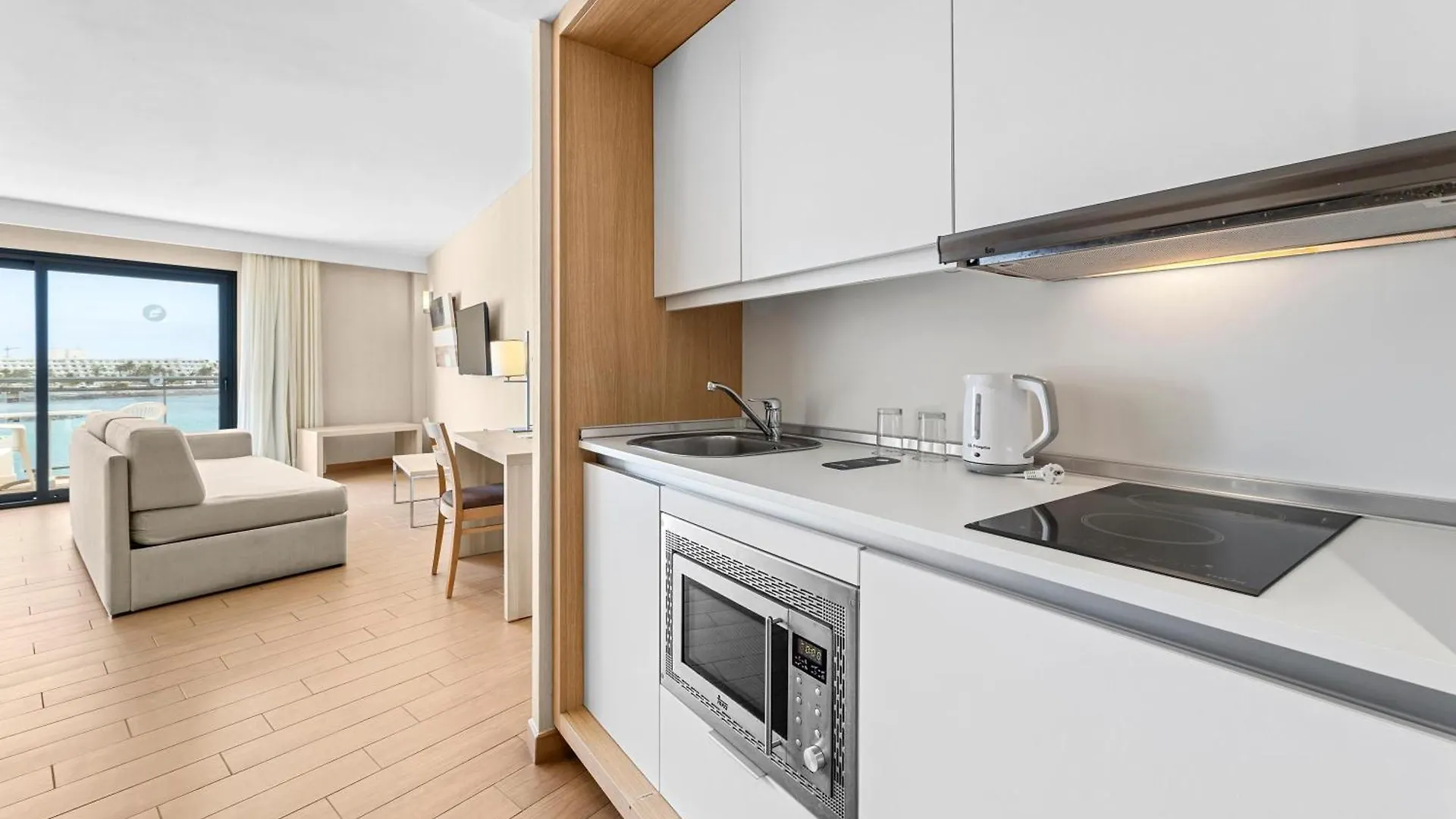 **** Отель Thb Lanzarote Beach Коста-Тегисе Испания